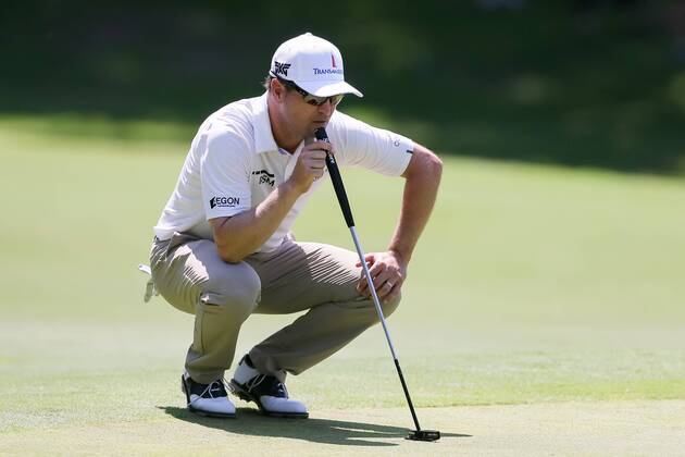 FORT WORTH, TX - MAY 25: Zach Johnson lines up his parr putt on 5 during the second round of the Fort Worth Invitational on May 25, 2018 at Colonial Country Club in Fort Worth, TX. (Photo by Andrew Dieb Icon Sportswire) GOLF: MAY 25 PGA Golf Herren - Fort Worth Invitational Icon180525068 EDITORIAL USE ONLY