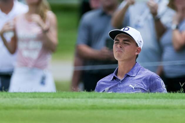 FORT WORTH, TX - MAY 25: Rickie Fowler hits from the green side bunker on 5 during the second round of the Fort Worth Invitational on May 25, 2018 at Colonial Country Club in Fort Worth, TX. (Photo by Andrew Dieb Icon Sportswire) GOLF: MAY 25 PGA Golf Herren - Fort Worth Invitational Icon180525411 EDITORIAL USE ONLY