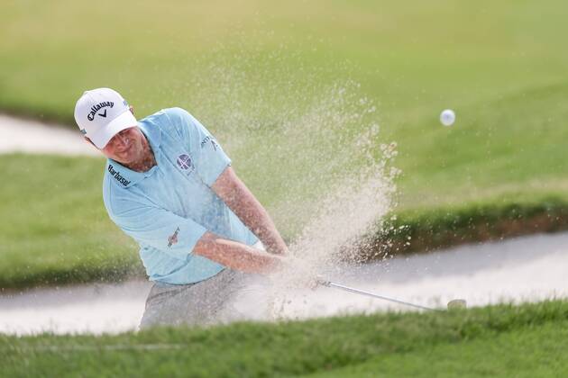 FORT WORTH, TX - MAY 25: Brian Stuard hits out of the 18 green side bunker during the second round of the Fort Worth Invitational on May 25, 2018 at Colonial Country Club in Fort Worth, TX. (Photo by Andrew Dieb Icon Sportswire) GOLF: MAY 25 PGA Golf Herren - Fort Worth Invitational Icon180525793 EDITORIAL USE ONLY