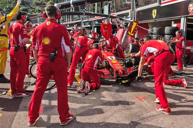 Hustle in the Ferrari Box with Sebastian Vettel Grand Prix of Monaco 2018 Race Motorsport Formula 1 26 05 2018 Grand Prix of Monaco 2018 Race Motorsport Formula 1 26 05 2018 Monte Carlo Copyright: xIllman Eibner-Pressefotox EP_Illmann