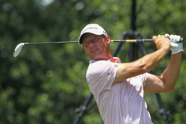 FORT WORTH, TX - MAY 26: Alex Cejka (GER) hits from the 9th tee during the third round of the Fort Worth Invitational on May 26, 2018 at Colonial Country Club in Fort Worth, TX. (Photo by George Walker Icon Sportswire) GOLF: MAY 26 PGA Golf Herren - Fort Worth Invitational Icon18052620 EDITORIAL USE ONLY