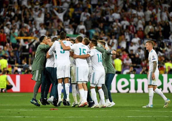 Fußball, Real Madrid gewinnt Champions League Fußball, CL Finale, Real Madrid - FC Liverpool Real Madrid s celebrate after winning the UEFA Champions League final between Real Madrid and Liverpool FC at the NSC Olimpiyskiy stadium in Kiev, Ukraine, 26 May 2018. UCL Final 2018 - Real Madrid vs Liverpool FC !ACHTUNG: NUR REDAKTIONELLE NUTZUNG!  Copyright: xMykolaxTysx RML01 20180526-636629722648096789