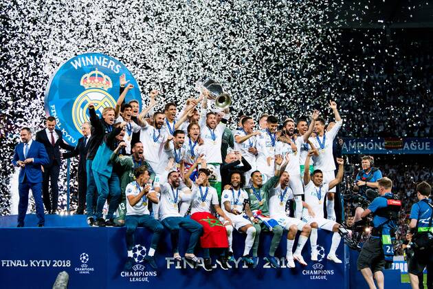 180526 Players of Real Madrid celebrate with the trophy after the UEFA Champions League final between Real Madrid and Liverpool on May 26, 2018 in Kyiv Photo Vegard Wivestad Grott BILDBYRAN Code VG 170178  Copyright: VEGARDxWIVESTADxGRoTT BB180526ZV038