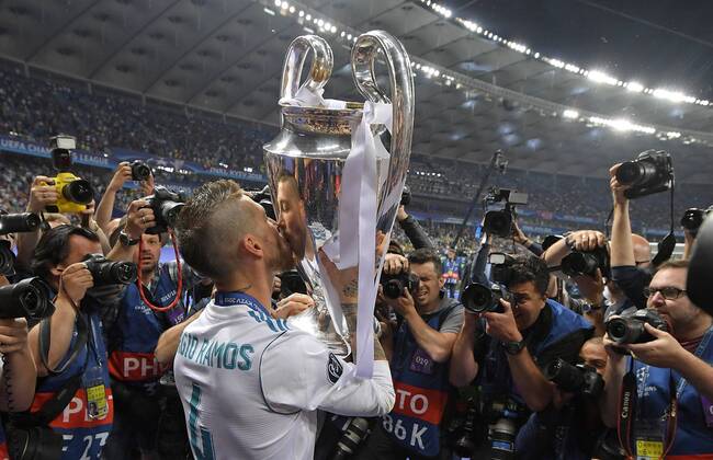 26 05 2018 Football UEFA Champions League Final 2018 Real Madrid FC Liverpool at the Kiev Olympic Stadium Ukraine Winners Real Madrid celebrates winning the Champions League Sergio Ramos Real Madrid with the Cup surrounded by journalists