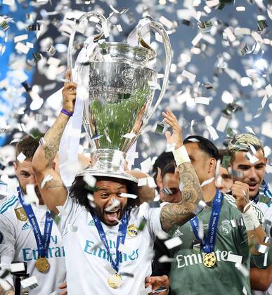 Fußball, Real Madrid gewinnt Champions League 2018.05.26 Kijow Kiev Pilka nozna Liga Mistrzow Final Sezon 2017 2018 Real Madryt - Liverpool FC N z Radosc Realu po zdobyciu pucharu Ligi Mistrzow feta podium Celebrates victory after UEFA Champions League final Foto Rafal Oleksiewicz PressFocus 2018.05.26 Kijow Kiev Football Champions League Final Season 2017 2018 Radosc Realu po zdobyciu pucharu Ligi Mistrzow feta podium Celebrates victory after UEFA Champions League final Credit: Rafal Oleksiewicz PressFocus NEWSPIX.PL --- Newspix.pl  20180526PF_RO0160