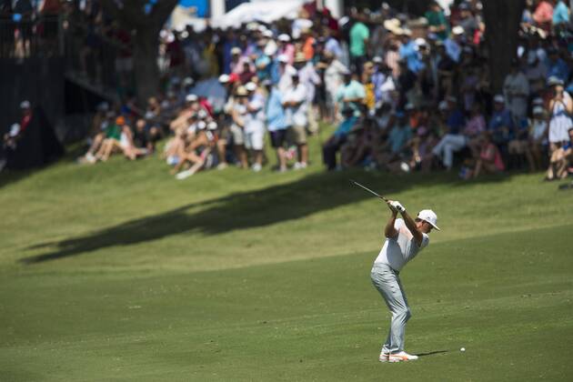 May 26, 2018 - Fort Worth, TX, USA - FORT WORTH, TX - MAY 26, 2018 - Rickie Fowler hits his approach shot to the 18th green during the third round of the 2018 Fort Worth Invitational PGA Golf Herren at Colonial Country Club in Fort Worth, Texas 2018 Fort Worth Invitational PGA - ZUMAsc5_ 20180526_zaf_sc5_019 Copyright: xErichxSchlegelx