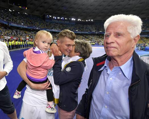 26 05 2018 Football UEFA Champions League Final 2018 Real Madrid FC Liverpool at the Olympic Stadium in Kiev Ukraine Champions League winner Toni Kroos Real Madrid has gathered his family around him after the match, watching the little girl curiously looking at the photographers, mother Kroos