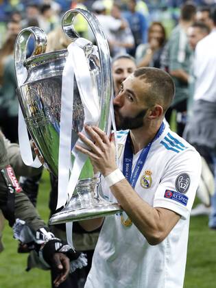Karim Benzema of Real Madrid with UEFA Champions League trophy, Coupe des clubs Champions Europeens during the UEFA Champions League final between Real Madrid and Liverpool on May 26, 2018 at NSC Olimpiyskiy Stadium in Kyiv, Ukraine UEFA Champions League 2017 2018 xVIxVIxImagesx xMauricexvanxSteenxIVx 11045005