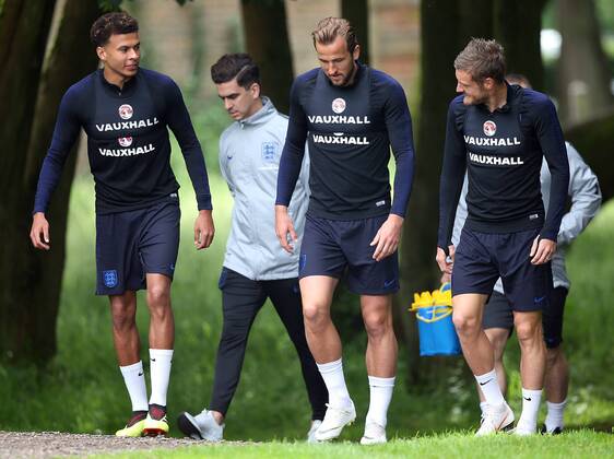 England Training Jamie Vardy of England, Harry Kane of England and Dele Alli of England take to the pitch before the England training session at the Grove Hotel, Chandler s Cross Content Not Available For UK Newspapers Copyright: xPaulxChestertonx FIL-11857-0017