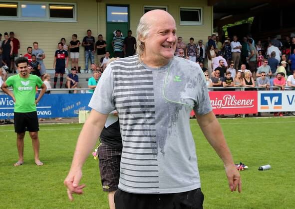 BAU 03 06 2018 Bonlanden Football SV Bonlanden vs Türkspor Stuttgart Coach Klaus Kämmerer Bonlanden after a champagne shower