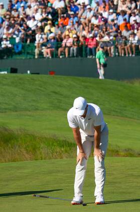 Rory McIlroy from Northern Ireland reacts to missing a putt on the 11th green in the first round of the 118th U.S. Open Championship at Shinnecock Hills Golf Club in Southampton, New York on June 14, 2018.  NYP20180614124 COREYxSIPKIN