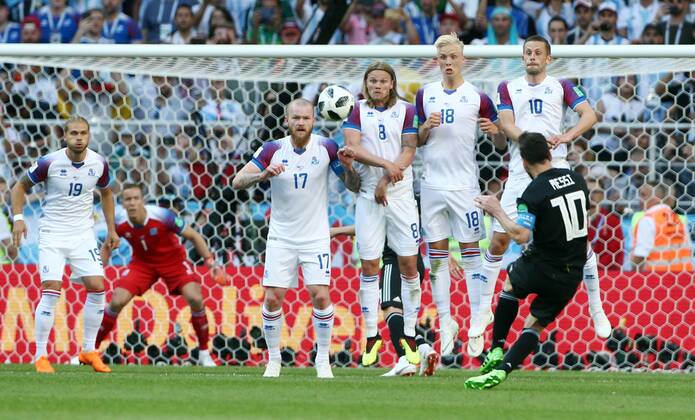 Lionel Messi Free-firing Aron Gunnarsson Birkir Bjarnason Horde Magnusson Gylfi Sigurdsson Sport Football Soccer FIFA World Cup Russia Russia 2018 Season 2017 2018 16 06 2018 Argentina ARG vs. Iceland ISL