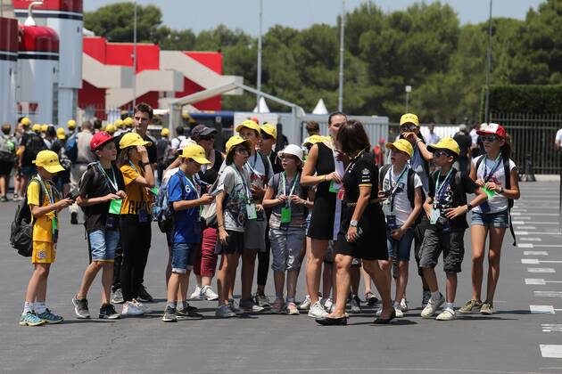 Photo4 LaPresse 21 06 2018 Paul Ricard, France Grand Prix Formula One France 2018 In the pic: Students visititing the paddock  Copyright: xPhoto4 LaPressex