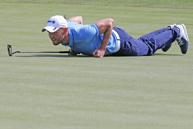 Max Kieffer GER plays to control the victory with 3 day putting line while lying down 30 BMW International Open Golf Open Golf Gut Laerchenhof Koeln 23 06 2018 BMW International Open Golf Koeln Copyright: xRoskaritzx Eibner-Pressefotox EP_fh_rrz