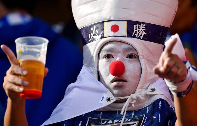 Bilder des Tages - SPORT YEKATERINBURG, RUSSIA â€“ JUNE 24, 2018: Japan s supporter cheers ahead of their 2018 FIFA World Cup WM Weltmeisterschaft Fussball Group H match against Senegal at Yekaterinburg Arena Stadium. Donat Sorokin TASS  TS086172