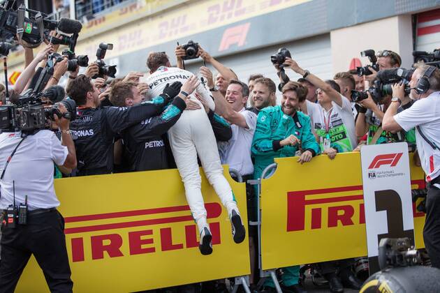 Victory cheers at Lewis Hamilton Mercedes AMG Petronas Formula One Team Grand Prix of France 2018 Race Motorsport Formula 1 24 06 2018 Le Castellet Copyright: xEibner-Pressefoto Illmannx EP_eer