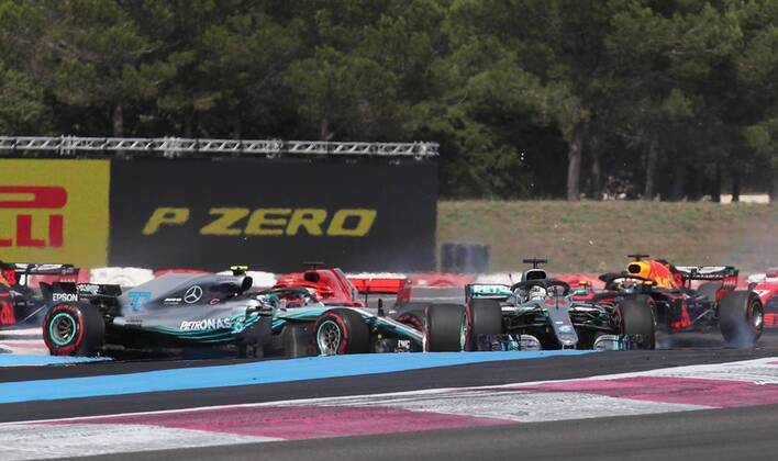 Motorsports: FIA Formula One World Championship WM Weltmeisterschaft 2018, Grand Prix of France, Start, 77 Valtteri Bottas (FIN, Mercedes AMG Petronas Motorsport), 5 Sebastian Vettel (GER, Scuderia Ferrari), 44 Lewis Hamilton (GBR, Mercedes AMG Petronas Motorsport), (Verwendung nur in Deutschland - GERMANY ONLY) *** Motorsports FIA Formula One World Championship 2018 Grand Prix of France Start 77 Valtteri Bottas FIN Mercedes AMG Petronas Motorsport 5 Sebastian Vettel GER Scuderia Ferrari 44 Lewis Hamilton GBR Mercedes AMG Petronas Motorsport Use only in Germany GERMANY ONLY 