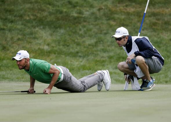Golf 30 BMW International Open Golf Club Lärchenhof Pulheim near Cologne on 24 June 2018 Maximilian KIEFFER GER li is trying to read Green Green together with his caddy re in order to sink the ball in the hole with a successful putt