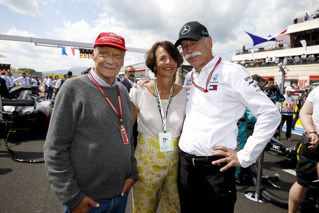 Motorsports: FIA Formula One World Championship WM Weltmeisterschaft 2018, Grand Prix of France, Niki Lauda (AUT, Mercedes AMG Petronas Motorsport), Dr. Dieter Zetsche (Chairman of the Board of Management of Daimler AG, Head of Mercedes-Benz Cars) and his wife Anne Le Castellet France