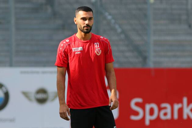 Lawn start of FC Energie Cottbus with spectators 27 New arrival Abdulkadir Beyazit Soccer 3 Liga Rasen Training start FC Energie Cottbus