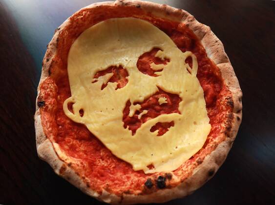 Bilder des Tages SPORT ST PETERSBURG, RUSSIA â€“ JUNE 25, 2018: Cheese pizza bearing the likeness of head coach Stanislav Cherchesov of the Russian men s national football team, at the Hophead Tap Room bar. Sergei Konkov TASS  84001644st