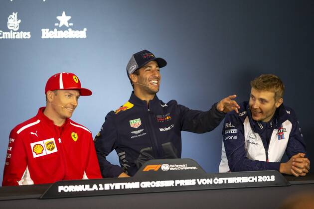Ambiente en el circtuito Red Bull Ring, Spielberg, antes del Gran Premio de Austria. En la imagen, Kimi Raikkonen, Daniel Ricciardo y Sergey Sirotkin. Atmosphere at Red Bull Ring circuit before the Grand Prix of Austria. In this picture, Kimi Raikkonen, Daniel Ricciardo and Sergey Sirotkin.  RV RACING PRESS