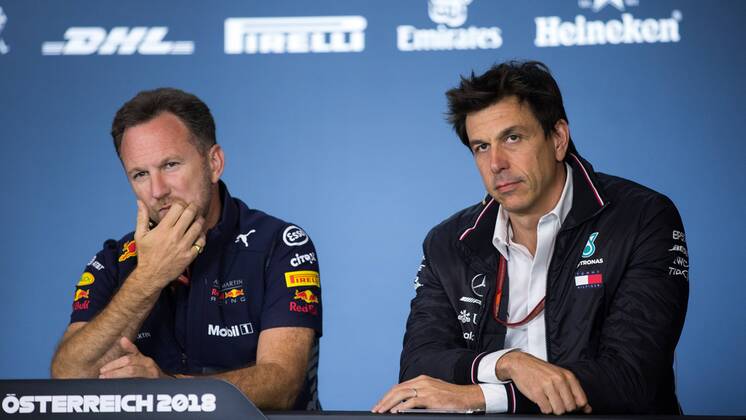 FORMULA 1 - GP of Austria 2018 SPIELBERG,AUSTRIA,29.JUN.18 - MOTORSPORTS, FORMULA 1 - Grand Prix of Austria, Red Bull Ring, free practice. Image shows team principal Christian Horner (Red Bull Racing) and executive director Toto Wolff (Mercedes). GEPAxpictures xDanielxGoetzhaber