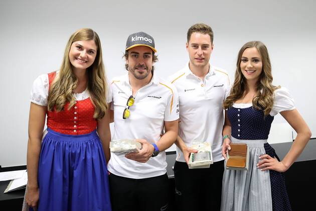 FORMULA 1 - GP of Austria 2018 SPIELBERG,AUSTRIA,29.JUN.18 - MOTORSPORTS, FORMULA 1 - Grand Prix of Austria, Red Bull Ring, free practice. Image shows Fernando Alonso (ESP McLaren) and Stoffel Vandoorne (BEL McLaren) with girls. GEPAxpictures xChristianxWalgram