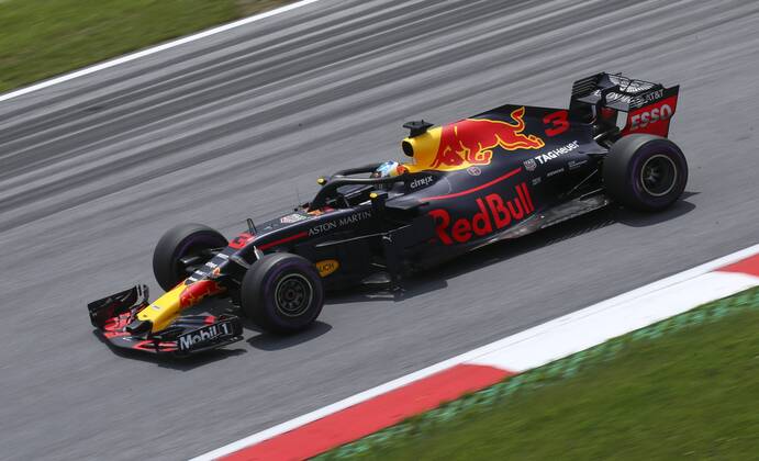 FORMULA 1 - GP of Austria 2018 SPIELBERG,AUSTRIA,30.JUN.18 - MOTORSPORTS, FORMULA 1 - Grand Prix of Austria, Red Bull Ring, free practice. Image shows Daniel Ricciardo (AUS Red Bull Racing). GEPAxpictures xWolfgangxGrebien