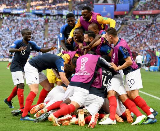 Sport-Bilder des Tages WM 2018, Frankreich - Argentinien (180630) -- KAZAN, June 30, 2018 -- Players of France celebrate Kylian Mbappe s goal during the 2018 FIFA World Cup WM Weltmeisterschaft Fussball round of 16 match between France and Argentina in Kazan, Russia, June 30, 2018. France won 4-3 and advanced to the quarter-final. ) (SP)RUSSIA-KAZAN-2018 WORLD CUP-ROUND OF 16-FRANCE VS ARGENTINA LixGa