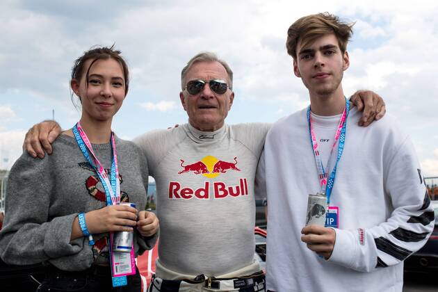 FORMULA 1 - GP of Austria 2018 SPIELBERG,AUSTRIA,30.JUN.18 - MOTORSPORTS - Grand Prix of Austria, Red Bull Ring, legends parade. Image shows Dieter Quester (BMW M1) with grandchildrens. GEPAxpictures xMaticxKlansek