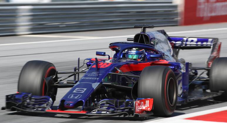 MOTORSPORTS - The Flying Bulls Air Show SPIELBERG,AUSTRIA,01.JUL.18 - MOTORSPORTS - The Flying Bulls Air Show. Image shows Brendon Hartley (NZL Scuderia Toro Rosso). GEPAxpictures xAndreasxPranter