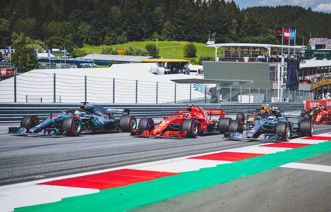 01 07 2018 Red Bull Ring Spielberg AUT FIA Formula 1 Grand Prix of Austria race in picture Start Lewis Hamilton GBR Mercedes Kimi Raeikkoenen FIN Scuderia Ferrari Finnish Formula One driver Valtteri Bottas of Mercedes British Formula One driver Lewis Hamilton of Mercedes Finnish Formula One driver Kimi Raeikkoenen of Scuderia Ferrari Formula One driver Valtteri Bottas of Mercedes during the Austrian Formula One Grand Prix at the Red Bull Ring in Spielberg France on 2018 07 01 Spielberg  EX_FEI