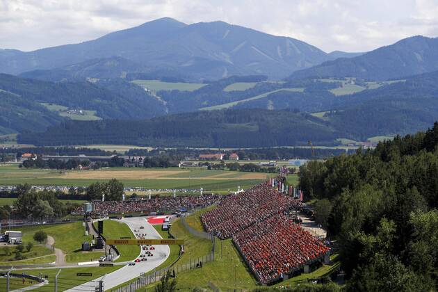 Motorsports: FIA Formula One World Championship WM Weltmeisterschaft 2018, Grand Prix of Austria, Start, 44 Lewis Hamilton (GBR, Mercedes AMG Petronas Motorsport), 7 Kimi Raikkonen (FIN, Scuderia Ferrari), 33 Max Verstappen (NLD, Aston Martin Red Bull Racing), Spielberg Austria