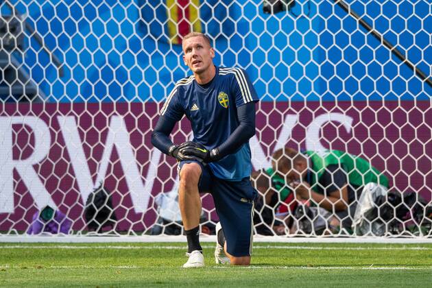 180703 Goalkeeper Robin Olsen of Sweden during warm up prior to the FIFA World Cup round of 16 match between Sweden and Switzerland on July 3, 2018 in St. Petersburg Photo Joel Marklund BILDBYRAN Code JM 87748  Copyright: JOELxMARKLUND BB180703JM011