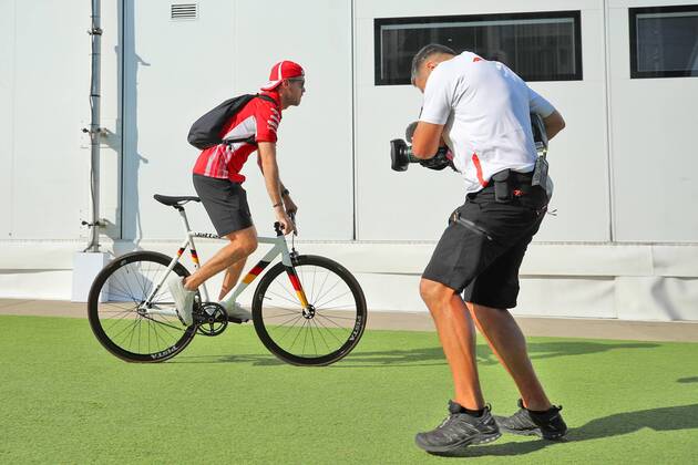 Sebastian Vettel Scuderia Ferrari with mountain bike AUT FIA Formula 1 Grand Prix of Great Britain Silverstone Copyright: xEIBNER Illmannx EX_EER