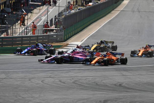 8th July 2018, Silverstone Circuit, Silverstone, England; British Formula One Grand Prix, Race Day; Sahara Force India, Sergio Perez locks up into Turn 1 and comes close to McLaren, Fernando Alonso as they go off the racing line  ActionPlus12045471 Octane