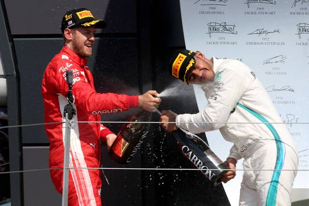 Motorsports: FIA Formula One World Championship WM Weltmeisterschaft 2018, Grand Prix of Great Britain, 5 Sebastian Vettel (GER, Scuderia Ferrari), 44 Lewis Hamilton (GBR, Mercedes AMG Petronas Motorsport), Silverstone Great Britain