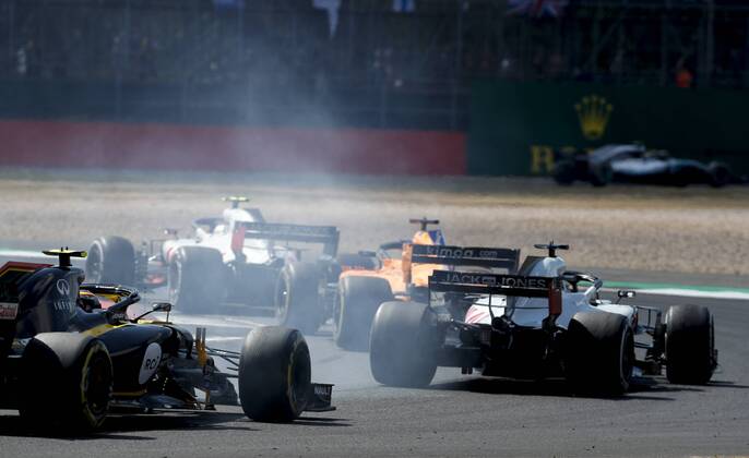 Motorsports: FIA Formula One World Championship WM Weltmeisterschaft 2018, Grand Prix of Great Britain, 55 Carlos Sainz jr. (ESP, Renault Formula One Team), 8 Romain Grosjean (FRA, Haas F1 Team), Silverstone Great Britain