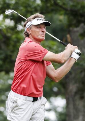 Sport Bilder des Tages (180715) -- CHICAGO, July 15, 2018 -- Bernard Langer of Germany competes during the third round of Constellation Senior Players Championship golf tournament at Exmoor Country Club on the PGA Golf Herren Tour Champions in Highland Park, Chicago, the United States, on July 14, 2018. ) (SP)U.S.-CHICAGO-GOLF-PGA TOUR CHAMPIONS JoelxLerner 