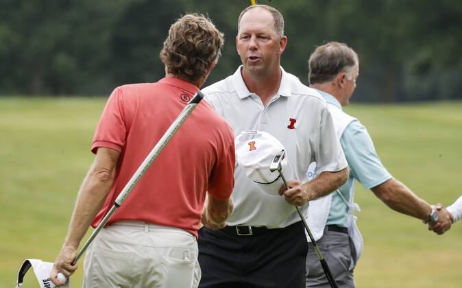 (180715) -- CHICAGO , July 15, 2018 -- Mike Small(C) of the United States shake hands with Bernard Langer of Germany after the third round of Constellation Senior Players Championship golf tournament at Exmoor Country Club on the PGA Golf Herren Tour Champions in Highland Park, Chicago, the United States, on July 14, 2018. ) (SP)U.S.-CHICAGO-GOLF-PGA TOUR CHAMPIONS JoelxLerner 