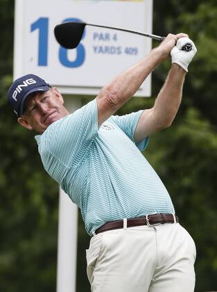 (180715) -- CHICAGO , July 15, 2018 -- Jeff Maggert of the United States tees off the 18th hole during the third round of Constellation Senior Players Championship golf tournament at Exmoor Country Club on the PGA Golf Herren Tour Champions in Highland Park, Chicago, the United States, on July 14, 2018. ) (SP)U.S.-CHICAGO-GOLF-PGA TOUR CHAMPIONS JoelxLerner 
