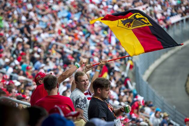 Motorsport Formula 1 Season 2018 2019 Qualifying on Saturday 21 07 2018 at the Hockenheimring in Hockenheim Germany The fans in the Sachskurve in the Motodrome cheer after the pole position of Sebastian Vettel Scuderia Ferrari Copyright: xInderliedx