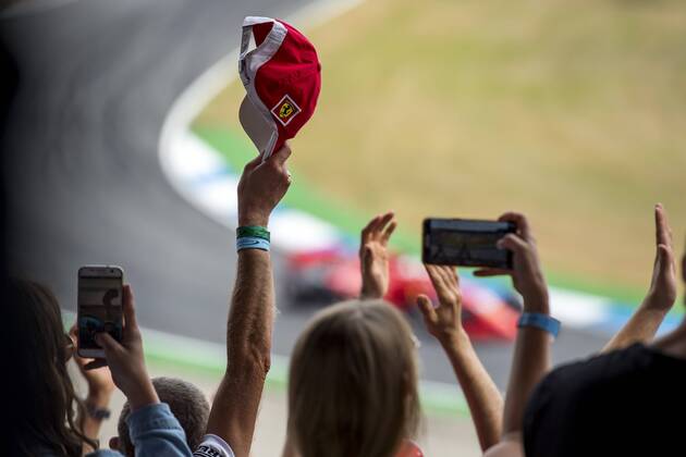 Motorsport Formula 1 Season 2018 2019 Qualifying on Saturday 21 07 2018 at the Hockenheimring in Hockenheim Germany The fans cheer for the pole position as Sebastian Vettel passes by Scuderia Ferrari Copyright: xInderliedx