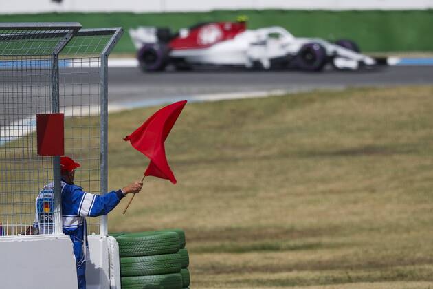 Motorsports: FIA Formula One World Championship WM Weltmeisterschaft 2018, Grand Prix of Germany, Red flag, rote Flagge Hockenheim Germany