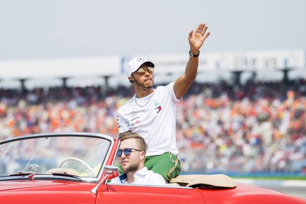 Motorsport Formula 1 Season 2018 2019 Race on Sunday 22 07 2018 at the Hockenheimring in Hockenheim Germany Lewis Hamilton Mercedes AMG Petronas waves to the fans Copyright: xInderliedx