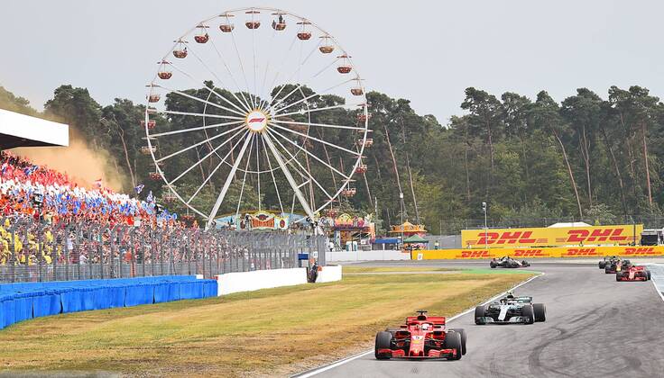 xekx 20 07 22 07 2018 FIA Formula 1 Championship Formula 1 Grand Prix Germany 2018 In the picture Max Verstappen fans on the grandstand Riesenrad during the GP Germany in Hockenheim Hockenheim Germany eel-fotografie Eberhard Krieger