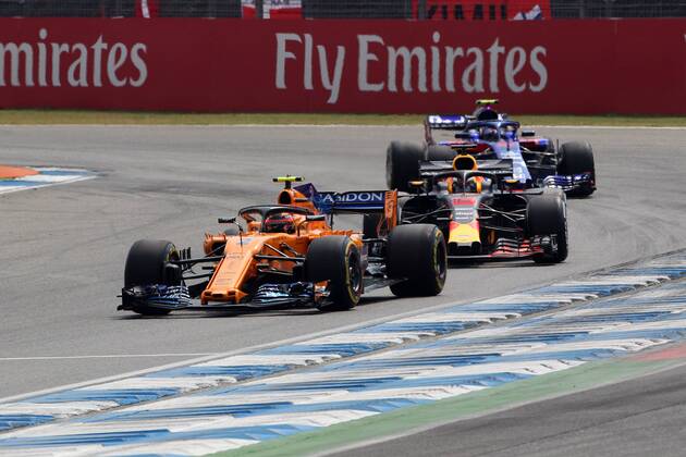 Photo4 LaPresse 22 07 2018 Hockenheimring, Germany Grand Prix Formula One Germany 2018 In the pic: Stoffel Vandoorne (BEL) McLaren MCL33 leads Daniel Ricciardo (AUS) Red Bull Racing RB14  Copyright: xPhoto4 LaPressex