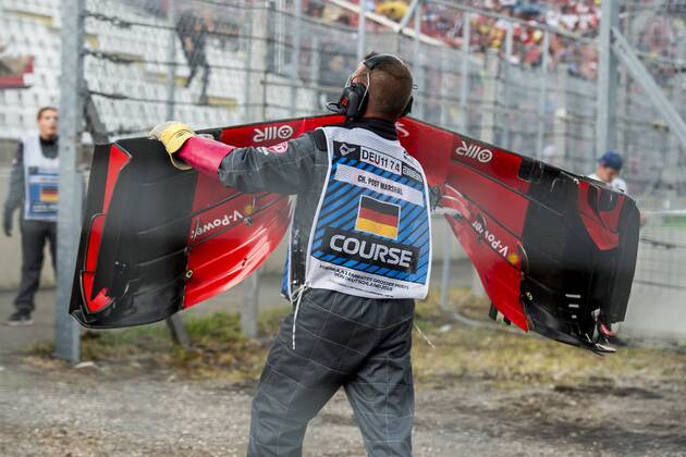 Motorsport Formula 1 Season 2018 2019 Race on Sunday 22 07 2018 at the Hockenheimring in Hockenheim Germany The damaged car of Sebastian Vettel Scuderia Ferrari is transported away Copyright: xInderliedx