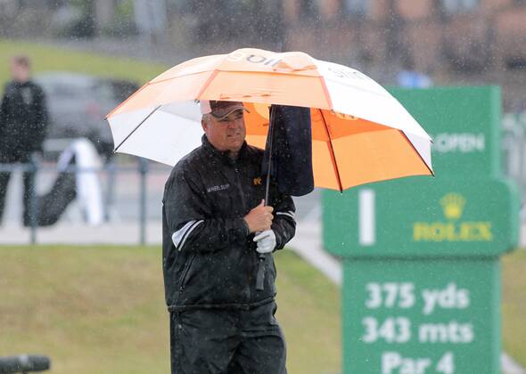 29th July 2018, Old Course at St Andrews, St Andrews, Scotland; The 2018 Senior Open Golf Championships, 4th round; Kenny Perry (USA) walks down the opening hole as the rain falls on St Andrews  ActionPlus12051527 AlanxMartin